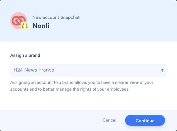 El paso Assign a brand para una nueva cuenta de Snapchat, con una marca seleccionada en la lista y el botón Continue
